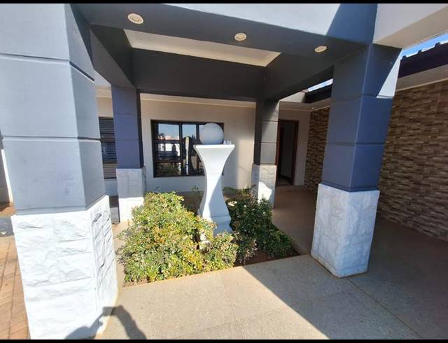 4 BEDROOM HOUSE FOR SALE IN FLAMWOOD